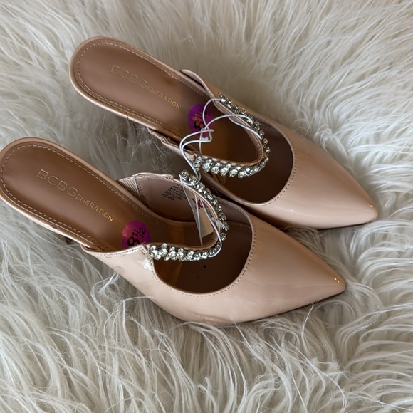 New BCBG Generation Embellished Slide Heels
Nude Pointy Choo Bing Toe 8.5 - Picture 2 of 7